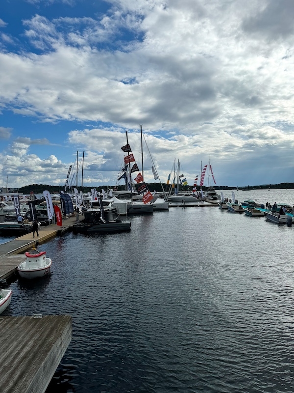 Boote im Hafen vor Tjuvholmen