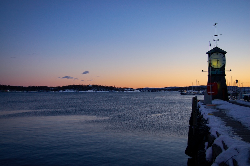 Oslofjord in winterlicher Abenddämmerung