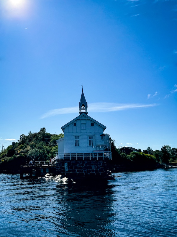 Insel im Oslofjord vom Wasser aus fotografiert