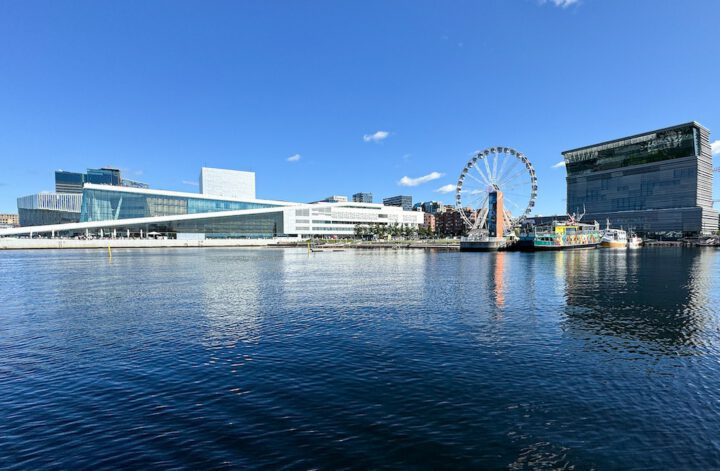 Oslo Oper, Riesenrad und Munch Museum vom Fjord aus