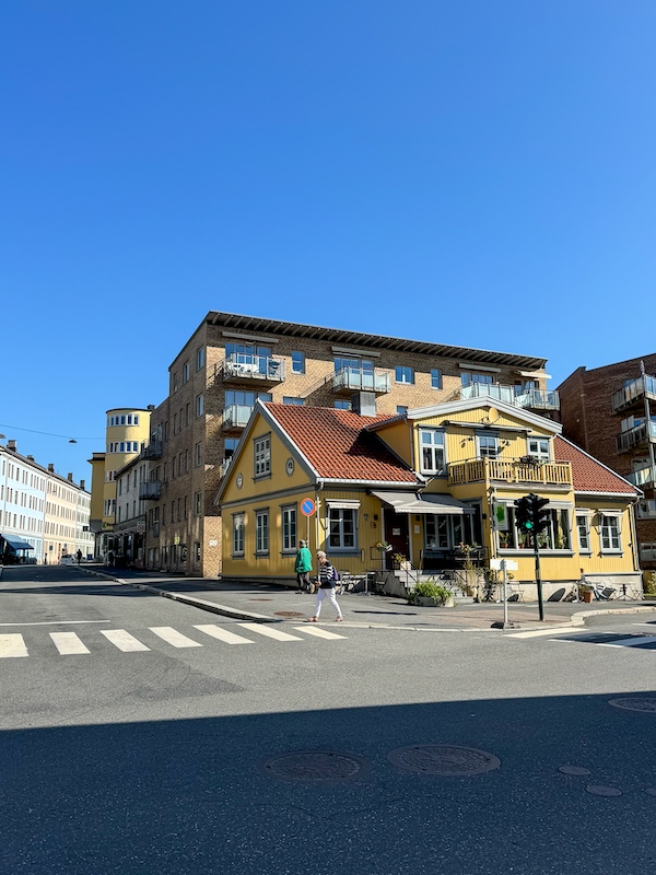 Restaurant an einer Kreuzung in Sagene