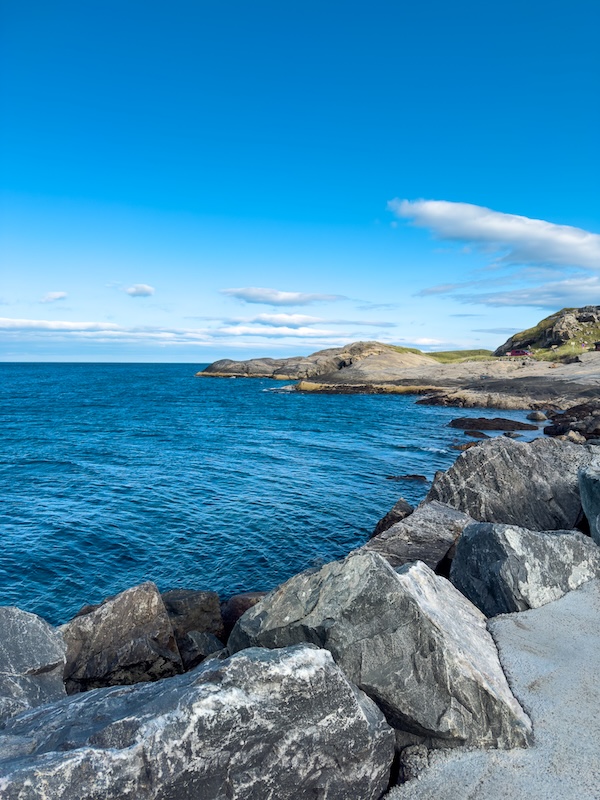 Am Strand von Grense Jakobselv